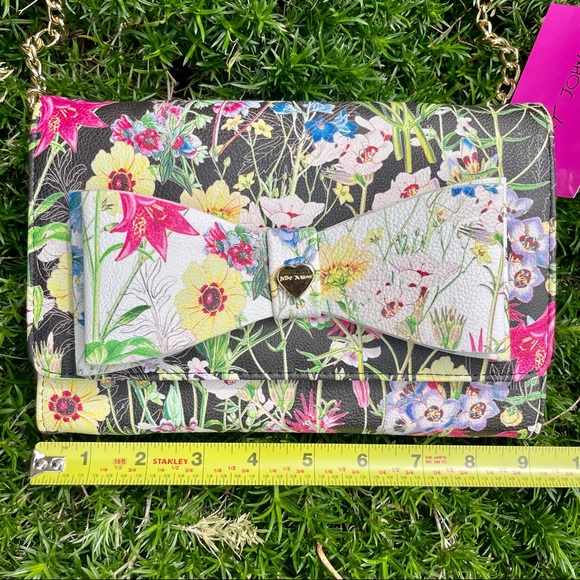 🌎2/$66~NWT Betsey Johnson Dani Floral Crossbody with Bow - Picture 12 of 14